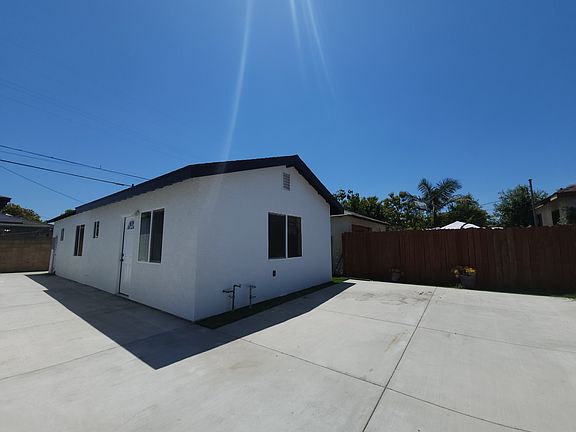 2nd image of 3316 Marine Ave #1/2