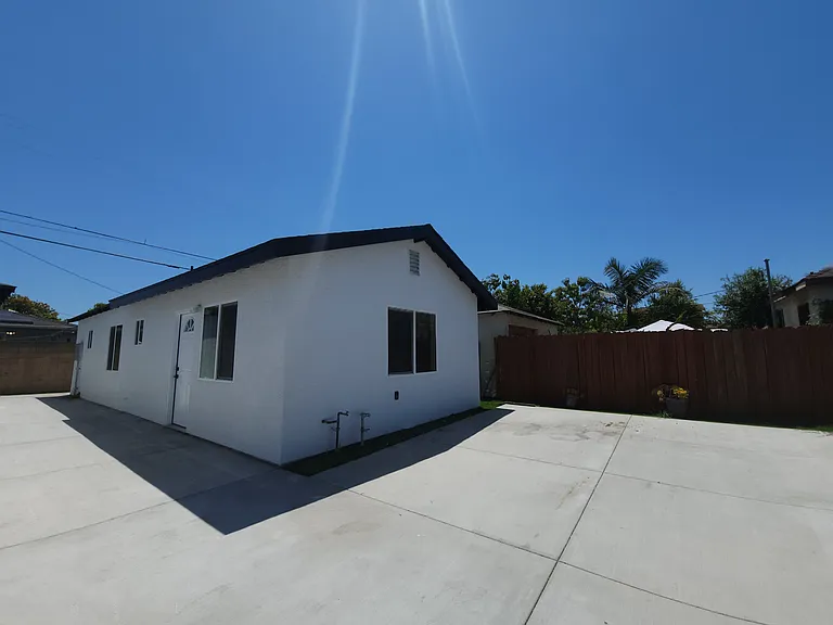 3316 Marine Ave #1/2 — Photo 2