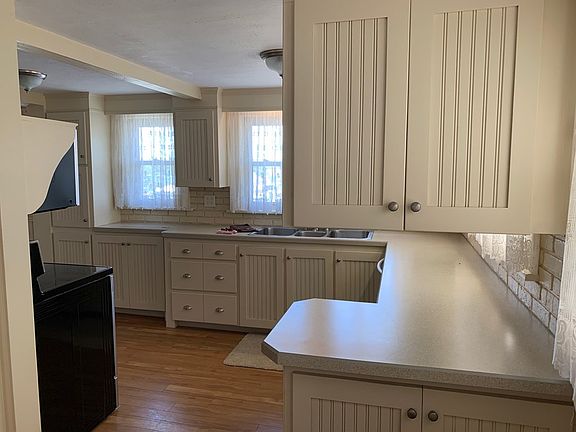 3rd image of 525 Claremont Ave