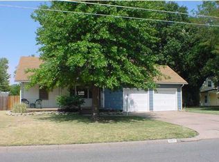 1107 S Pine St, Newton, KS 67114