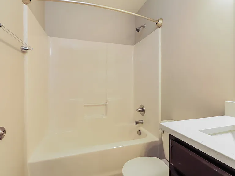 450 Louise Way — Photo 15