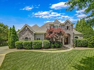 22 London Ct, Greer, SC 29650