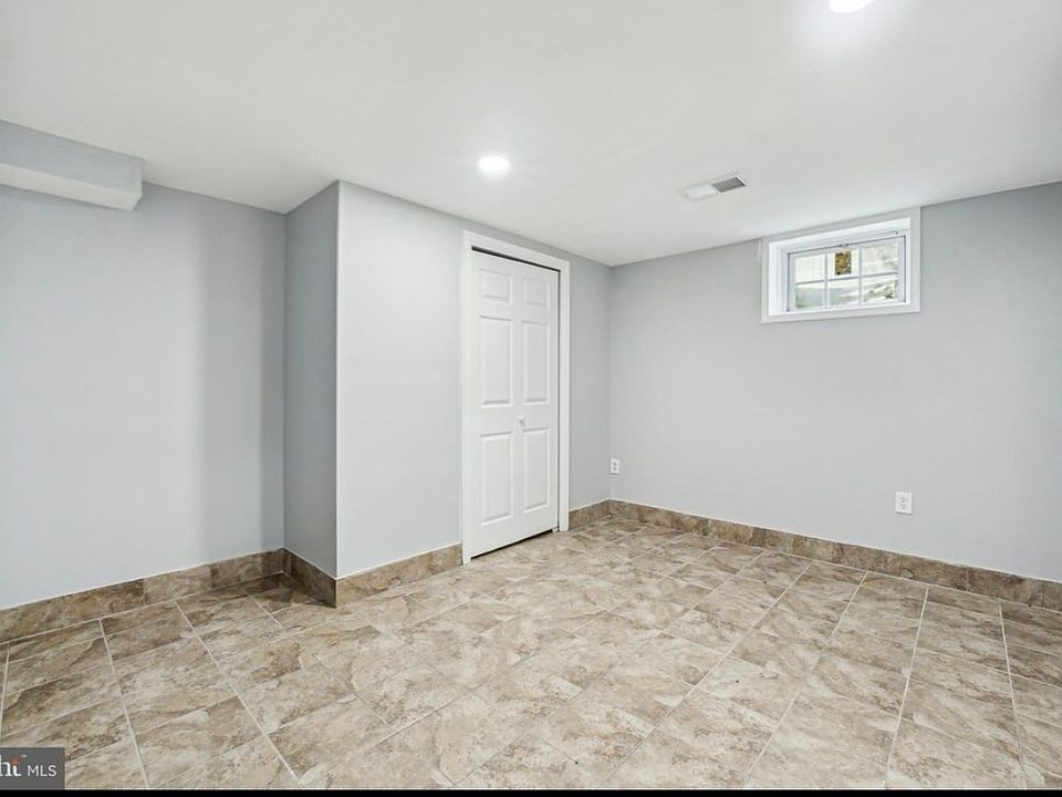 Large Spacious Bedroom with Large Closet and Window