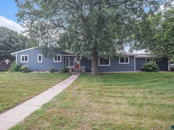 2501 S Carter Pl, Sioux Falls, SD 57105