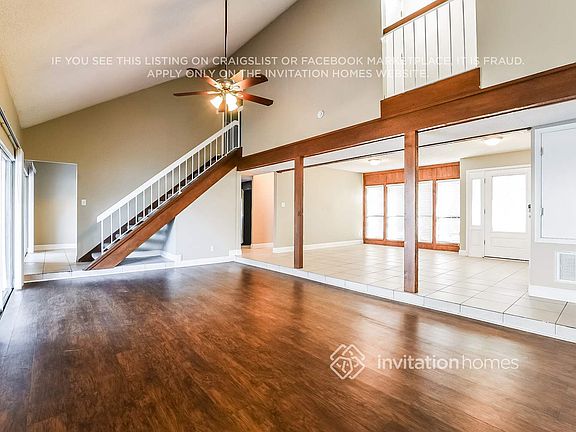 4th image of 1074 Windsong Cir