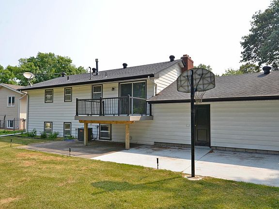 3rd image of 2226 Pleasant View Dr