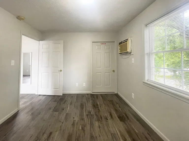 1413 W University Ave #4 — Photo 15
