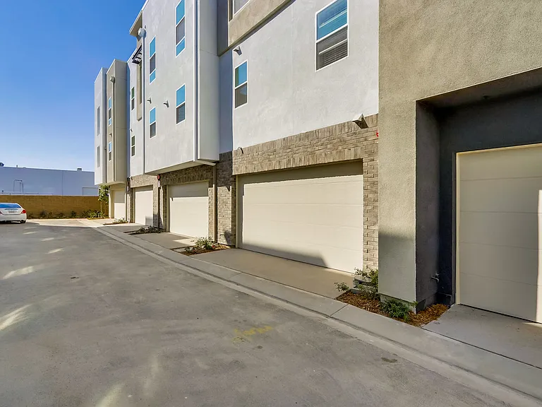 2316 Synergy Dr — Photo 27
