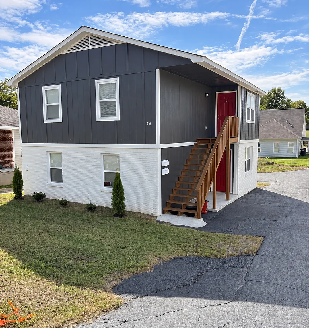 2 bed, 3076 sqft, $875 — Photo 1