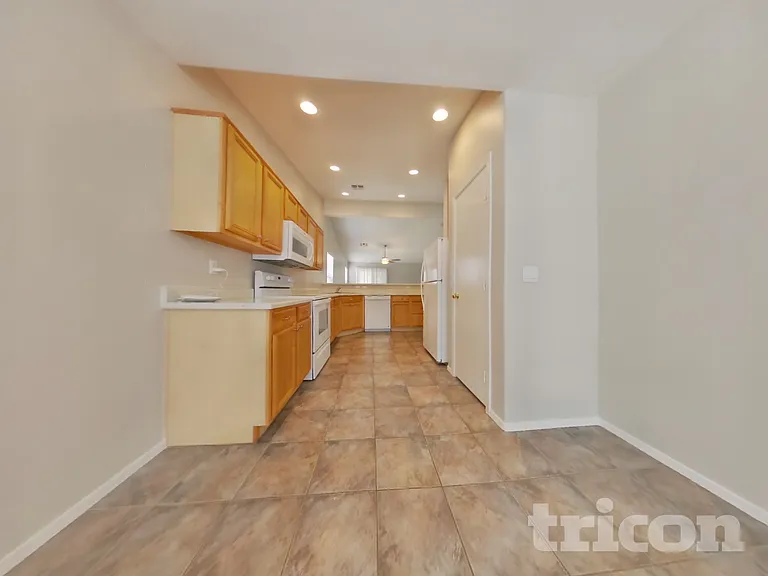 10819 W Virginia Ave — Photo 5