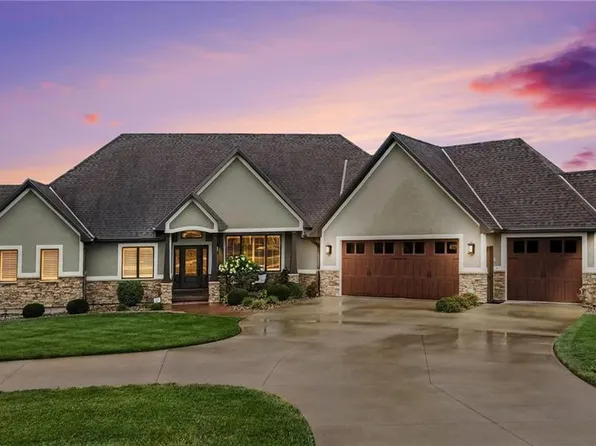 3 Mission Hills Dr, Saint Joseph, MO 64507