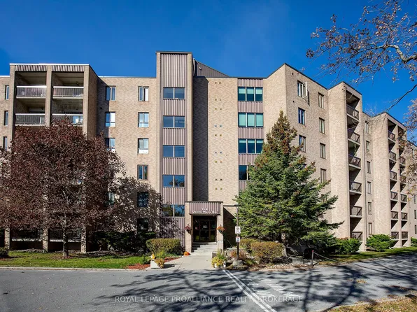 358 Queen Mary Rd #207, Kingston, ON K7M 7E8