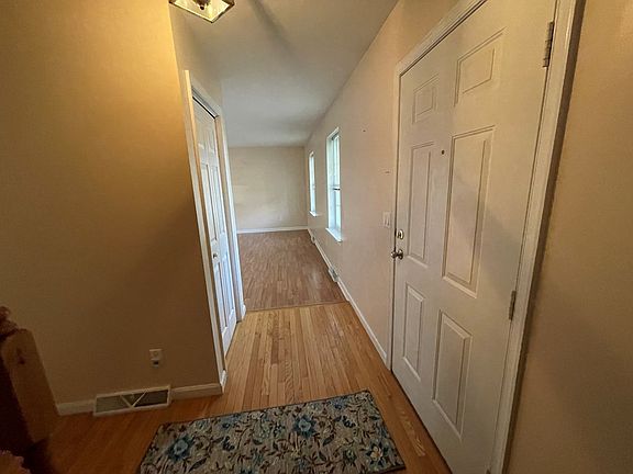 5th image of 140 Edgewood Dr