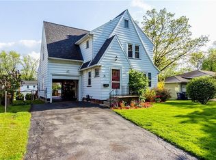 35 Highwood Rd, Irondequoit, NY 14609