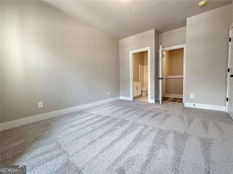 5704 Urban Vlg W — Photo 18
