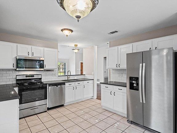 2nd image of 2510 Beverly Cv