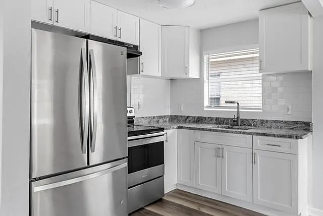 2410 E Columbus Dr — Photo 11