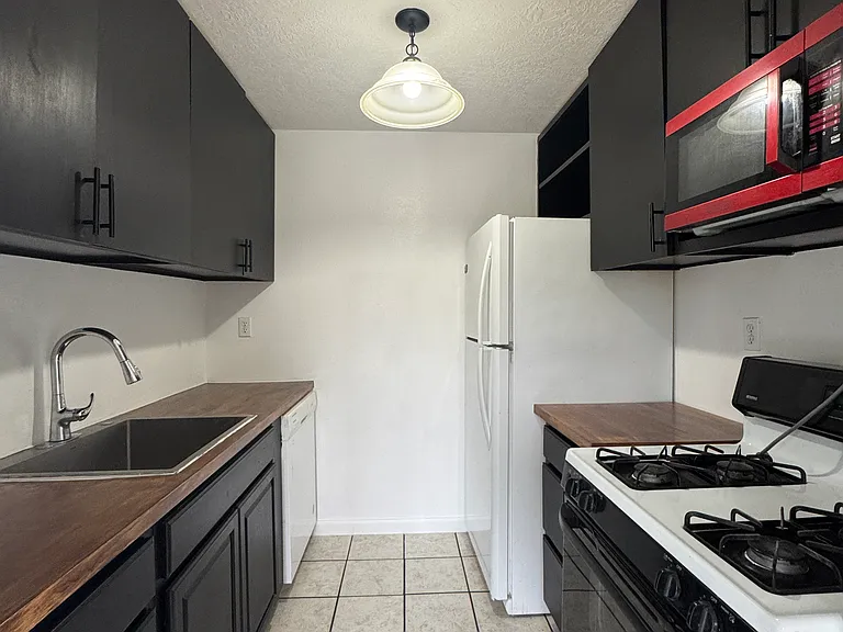 5402 S Willow Ln #E — Photo 4