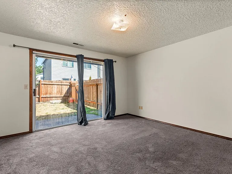 3605 NE 49th St — Photo 17