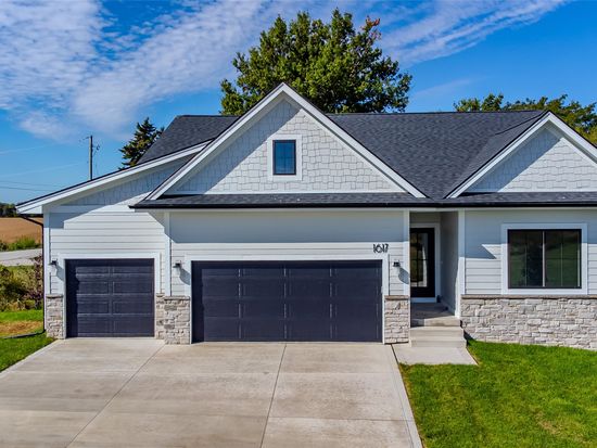 1617 Silver Maple Dr, Norwalk, IA 50211
