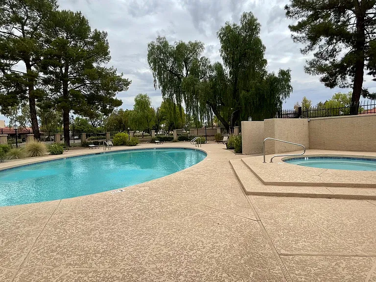 E Belleview Pl — Photo 35