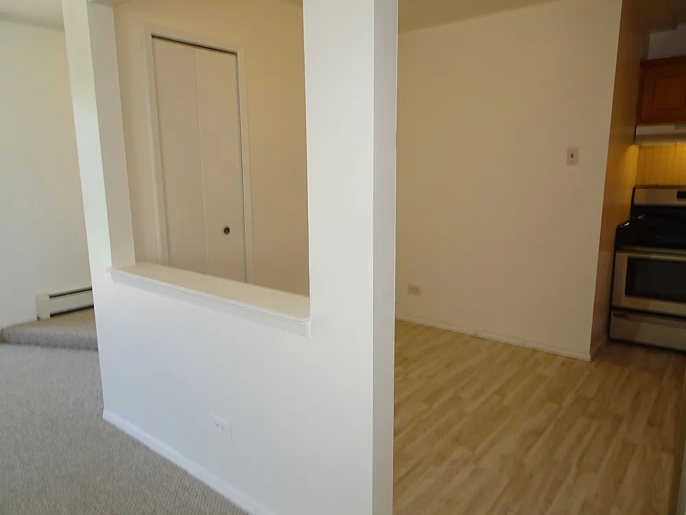 5333 Waterbury Dr APT 303 photo 1