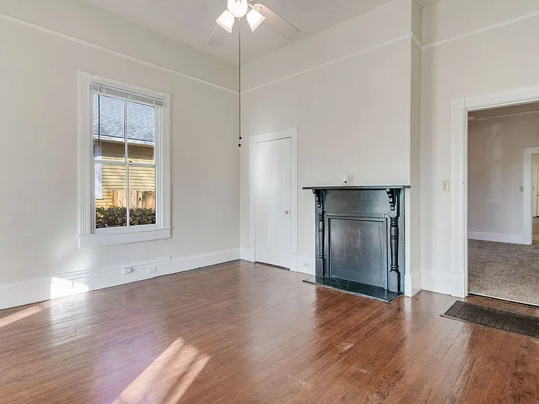1224 E Strong St — Photo 7