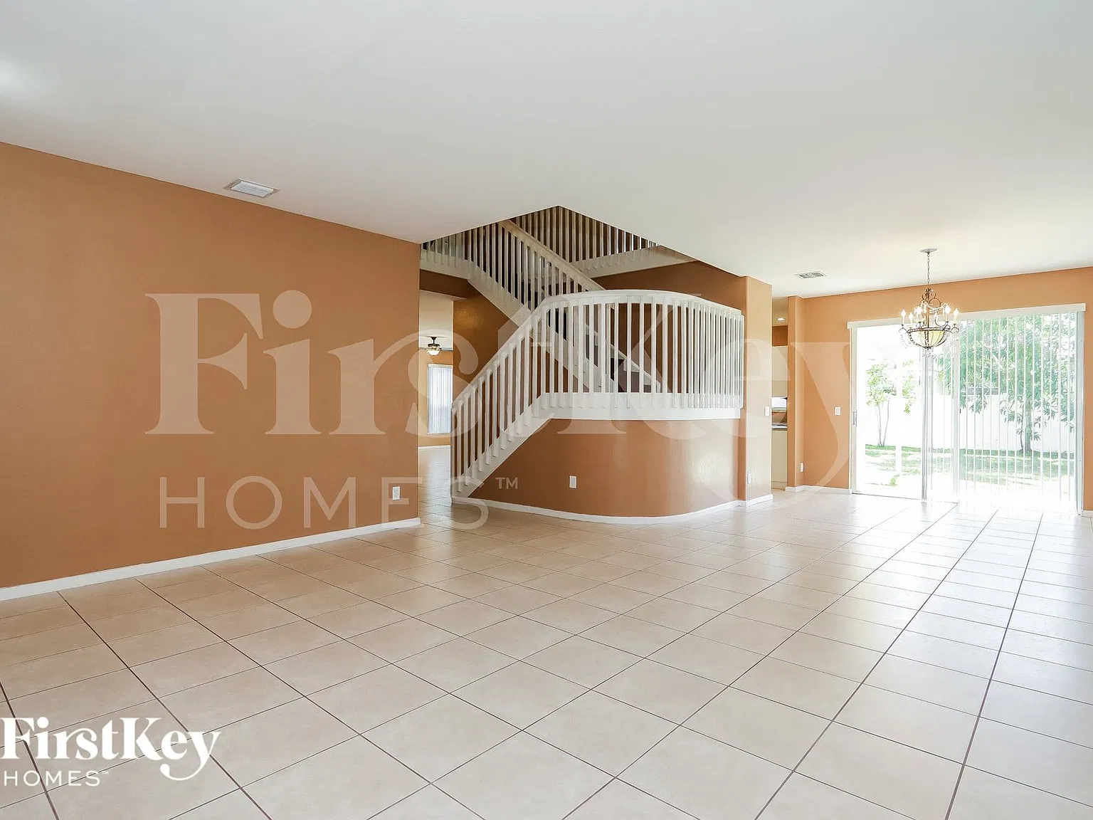 5 bed, 4.0 bath, 3931 sqft, $6,180 — Photo 3