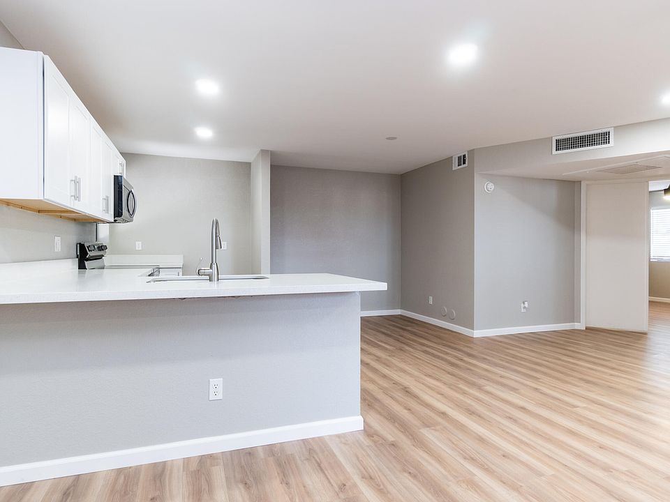 1st image of 16402 N 31st St Unit 132