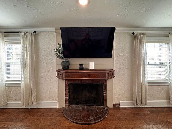 4th image of 302 Elmwood Blvd