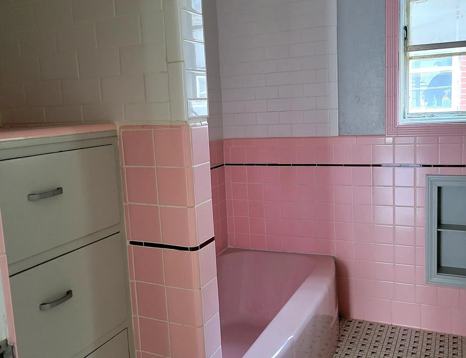 2 bed, 1.0 bath, 675 sqft, $895 — Photo 2