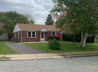 3 W Garden Rd, Broomall, PA 19008