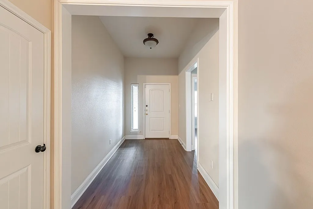 4 bed, 2.0 bath, 2016 sqft, $2,800 — Photo 3