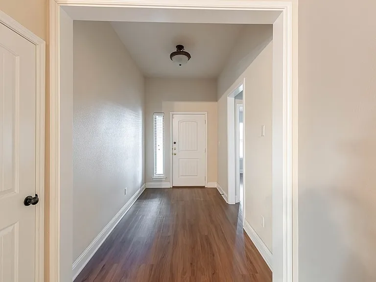 401 Mel Ott Ln — Photo 3