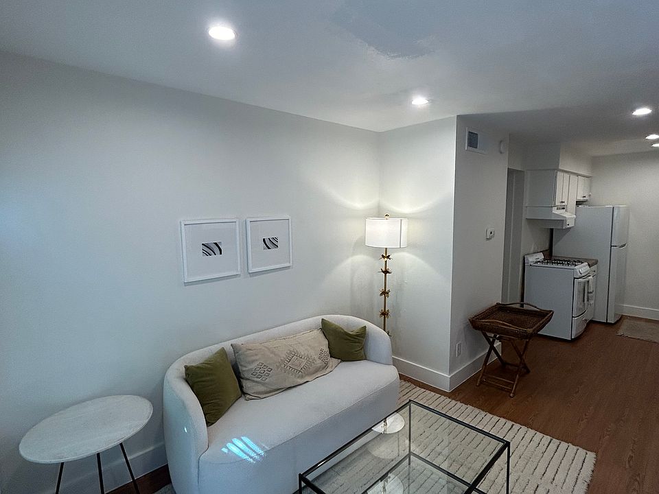1st image of 1611 W 39th 1/2 St APT 102