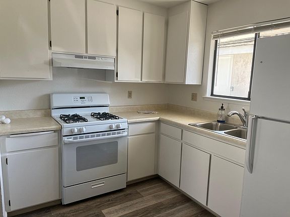 3rd image of 28 E Abbey St #28B