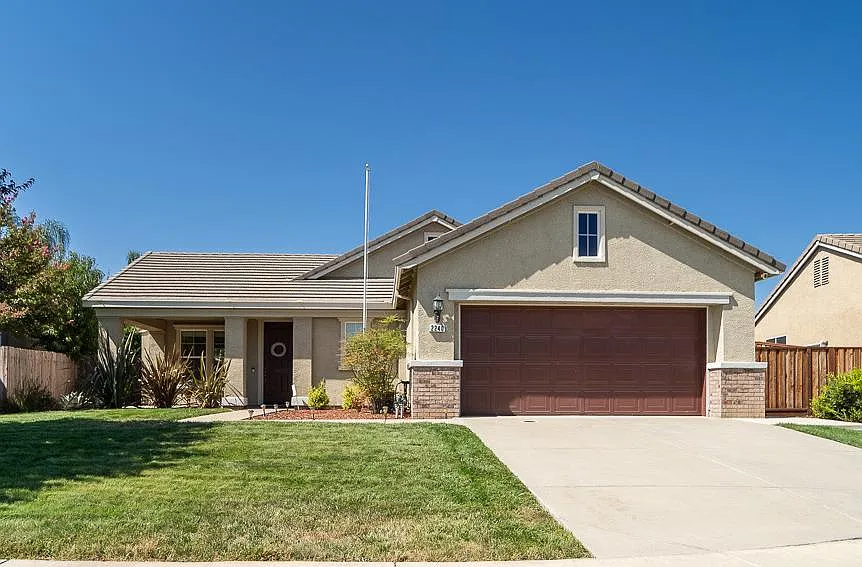 2240 Golden Gate Dr photo 1