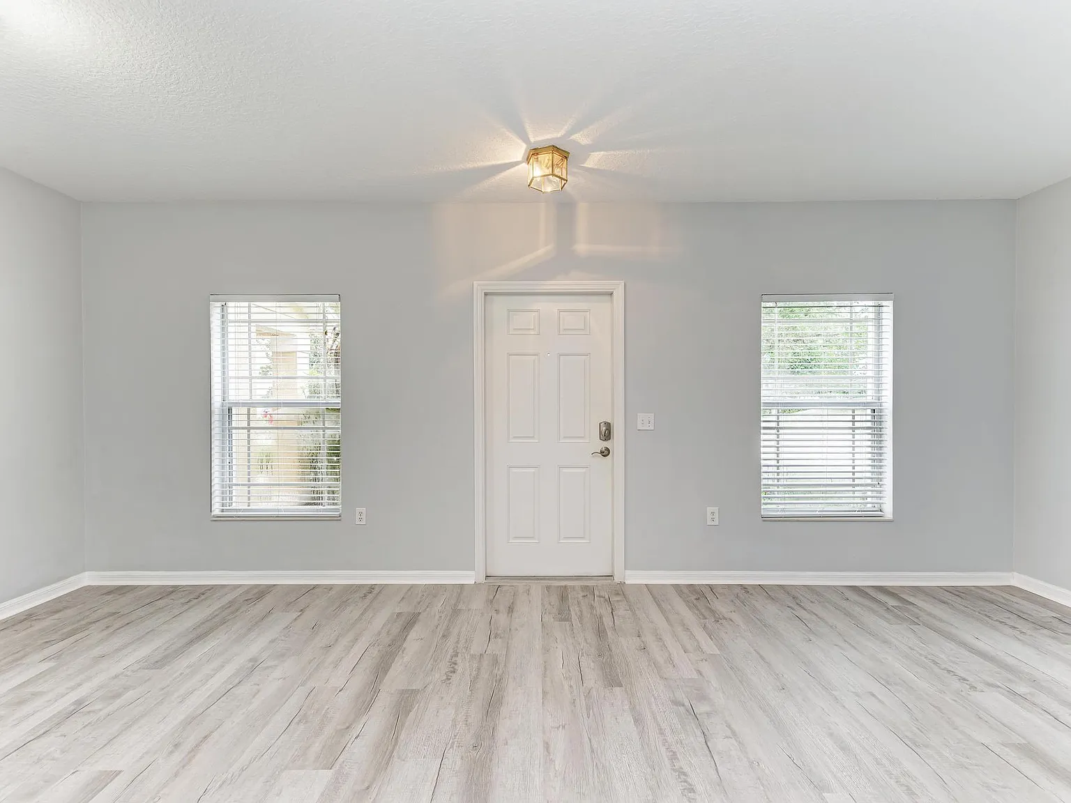 3 bed, 1276 sqft, $2,250 — Photo 2