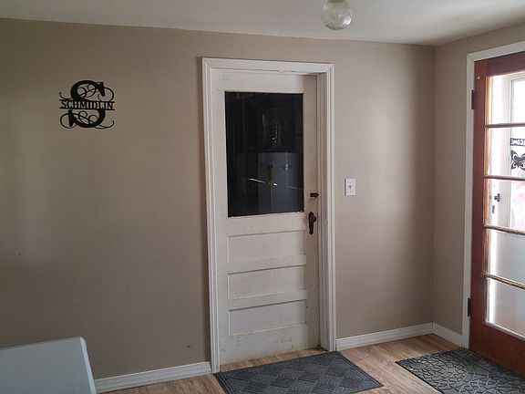 Spacious & bright entrance
