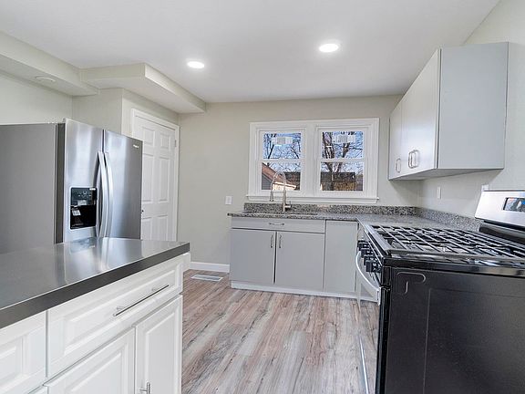 3rd image of 2710 Horton St