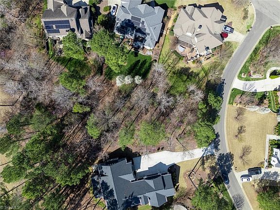 3rd image of 36 Bur Oak Ct