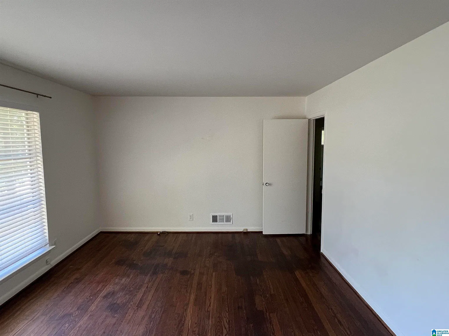 3 bed, 1.5 bath, $1,900 — Photo 3