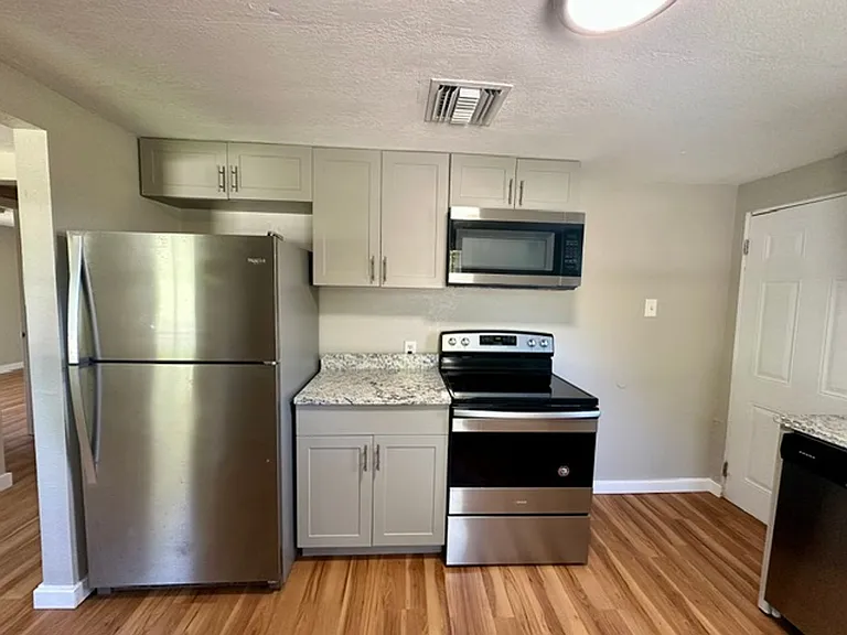 902 Canal Dr — Photo 11