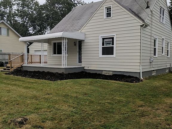 3rd image of 2042 Cook St