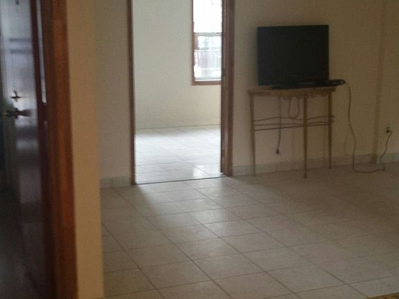 5th image of 226 Leonard St #1