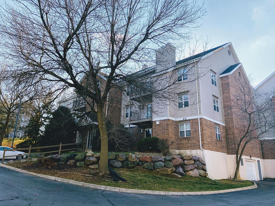 1st image of 24 High Point Woods Dr #303