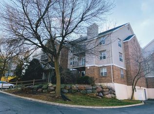 24 High Point Woods Dr #303, Madison, WI 53719