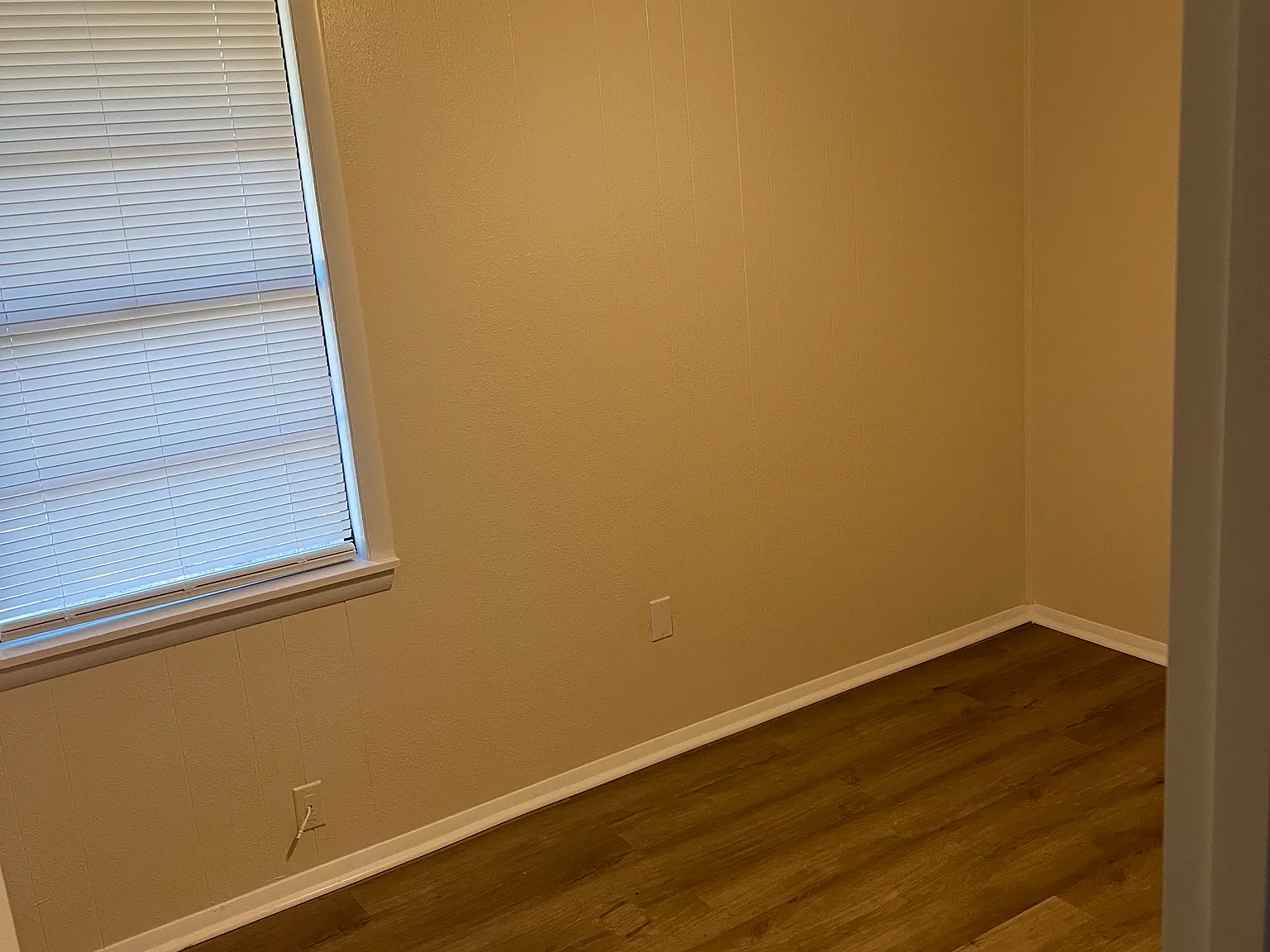 3 bed, 1400 sqft, $1,000 — Photo 2