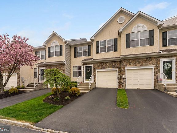 2nd image of 3103 Tall Oaks Ln