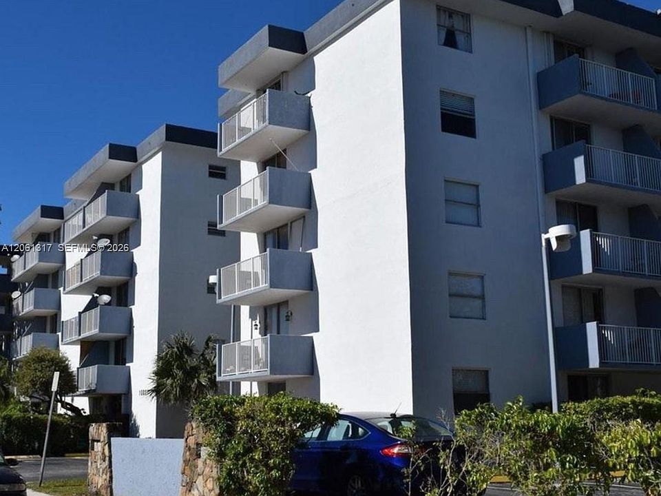 1st image of 1801 S Treasure Dr APT 115